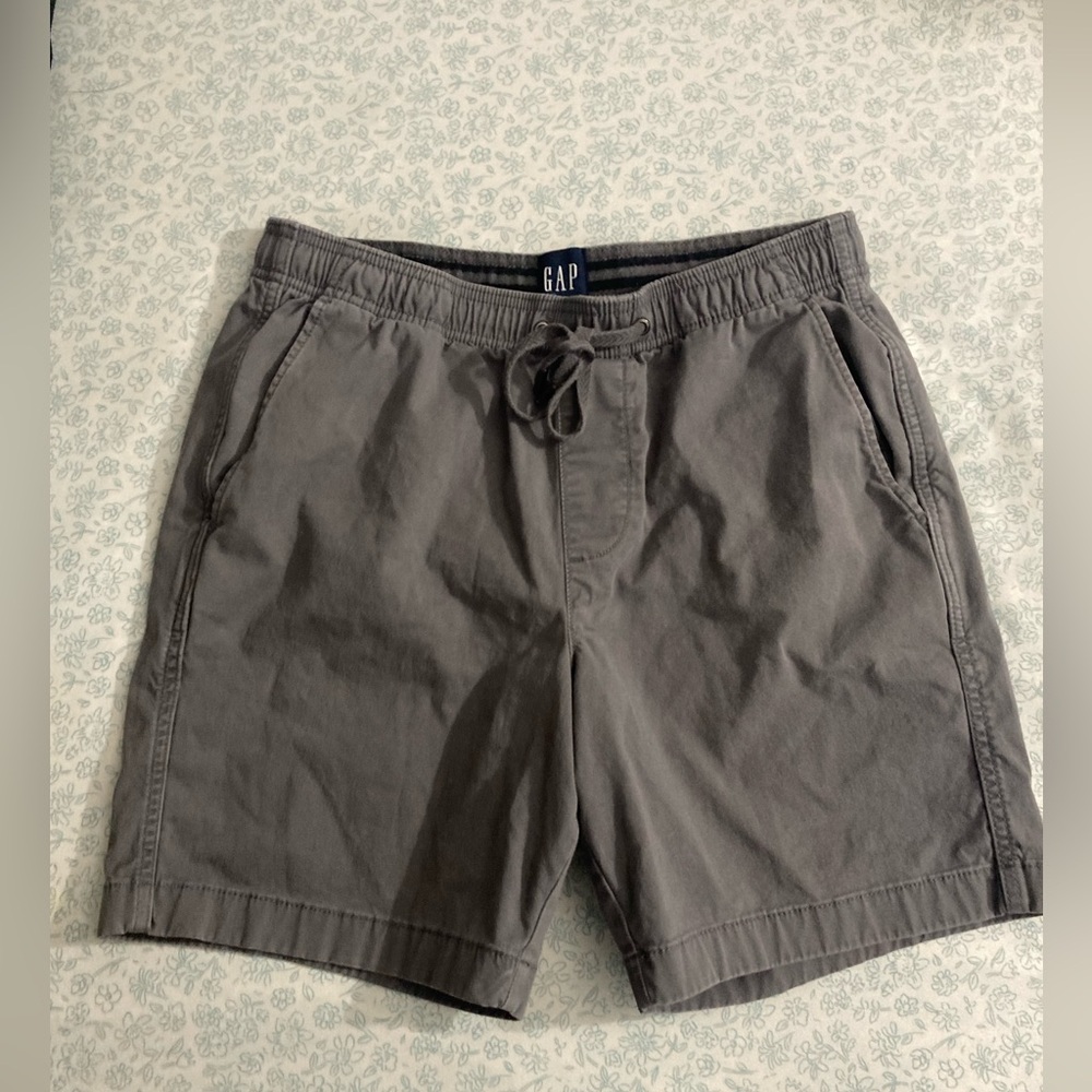 Gap Men Shorts Gray Pull-on Short Casual 7" Inseam Size: Small